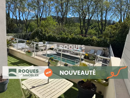 lodève  proche centre ville  villa t5 avec piscine  belles p