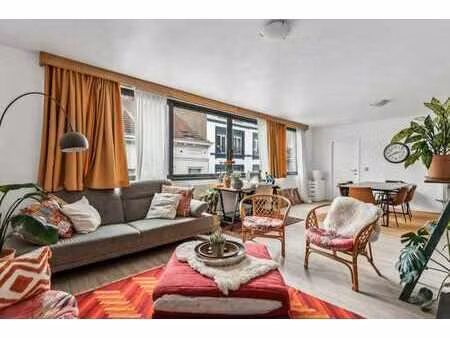 magnifique appartement 2 chambres avec parking et cave