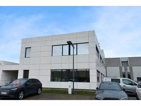 1.054 m² d’espace de bureau à proximité de l’e313