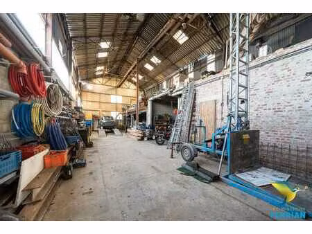 superbe entrepôt de 256m²