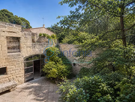 192 m2 habitables  jardin caché et remise de 100 m2 : un bie
