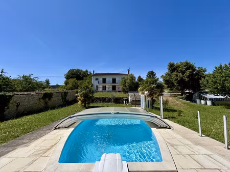 maison de caractère avec piscine chauffée  rivière et vue ex