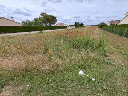 terrain constructible de 1838m2 montamise-la germonière