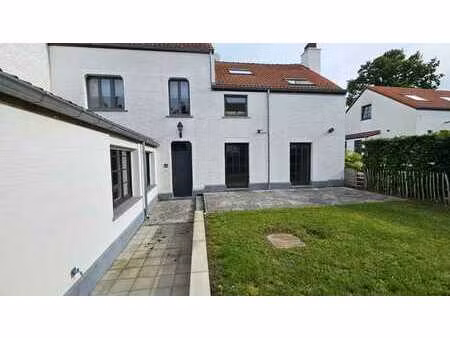 maison 2 chambres + bureau/dressing avec jardin