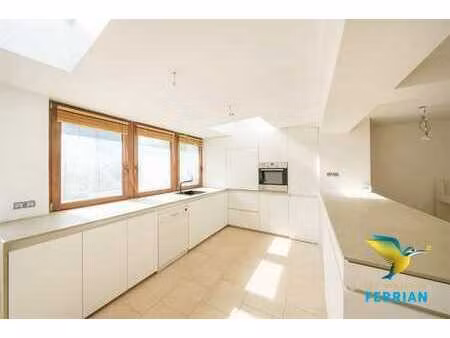 agréable maison 3 façades avec garage et jardin