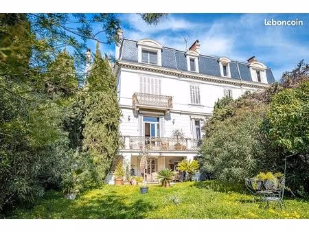 un bien d’exception au charme d’hôtel particulier  proche croisette