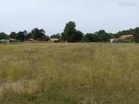 terrain 402 m² gastes