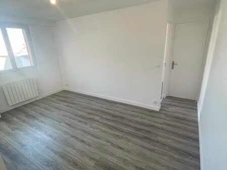 location f2 à aubervilliers