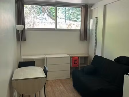 location studio meublé