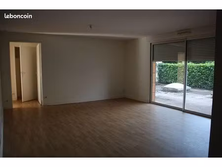 t4 - 82 m2 – 570 terrasse arborée et place de parking réservée