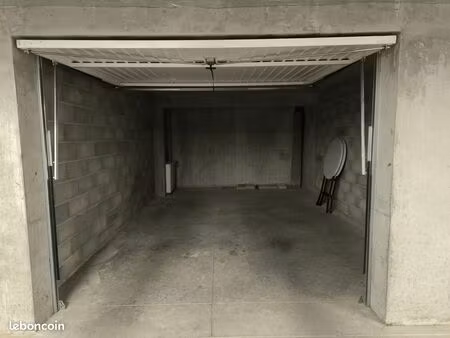 garage / box fermé 23.5 m² – résidence de standing – genilac