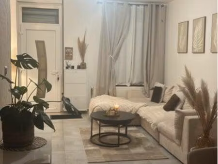 maison de 90 m2 avec jardin à louer 710