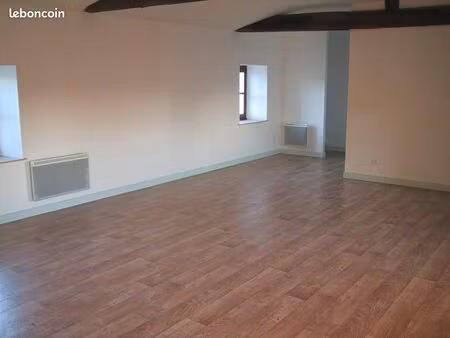 appartement centre champdeniers parking cour