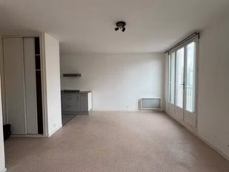 studio 30m² à louer – proche centre-ville orléans + place de parking privée