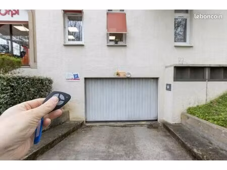 parking montigny le bretonneux