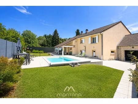 propriété en impasse avec piscine
