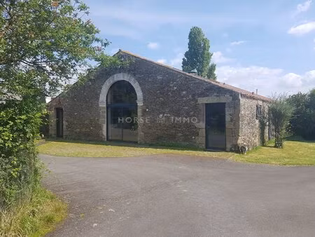 belle propriété équestre avec deux maisons et 9 hectares en v
