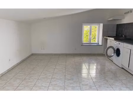 location appartement  m² t-1 à neufchâteau  300 €