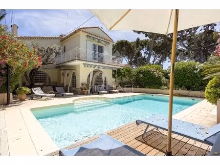 cap d’antibes – élégante villa au calme absolu  à quelques pas des plages de la garoupe