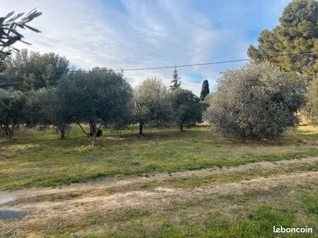 terrain 640 m² cornillon confoux