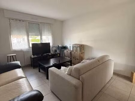 location maison à montaigu (85600) : à louer / 82m² montaigu