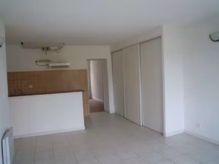 location appartement 2 pièces 50 m² à trans-en-provence (83720)  540 €