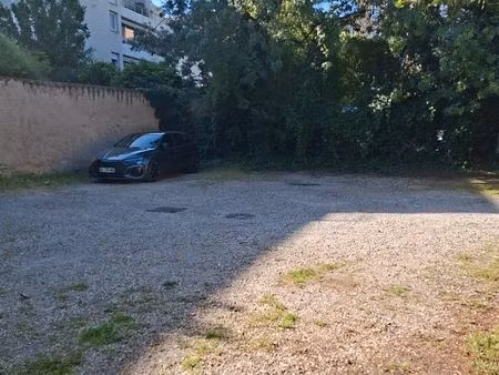 place de parking dans copropriété propriété tranquille