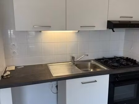 appartement t2 récent avec terrasse et parking – vénissieux (69200)