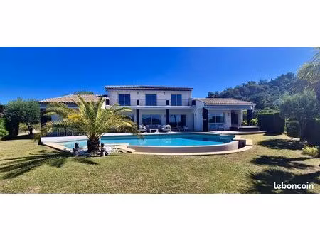 villa 7 pièces 210 m²