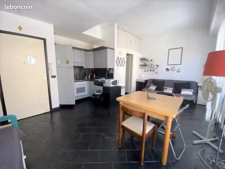 studio 1 pièce 28 m²