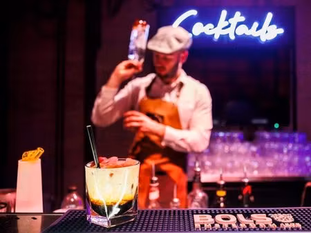 bar à cocktail restaurant tapas festif