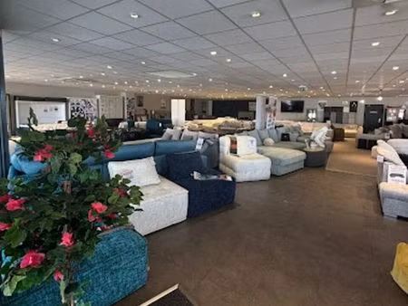 local commercial 540 m² les pennes mirabeau