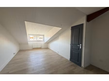 location appartement  18.7 m² t-1 à la rochelle  520 €