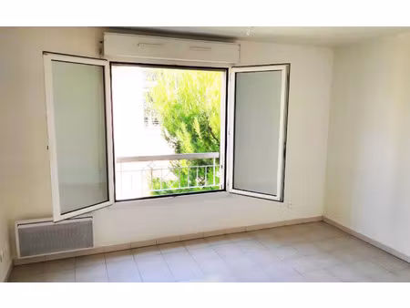 location appartement  m² t-1 à saint-laurent-du-var  648 €