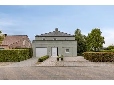 ruime dokterswoning met praktijk te koop in hoogstraten