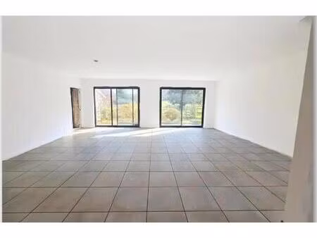 maison neuve de plain-pied  piscine et garage