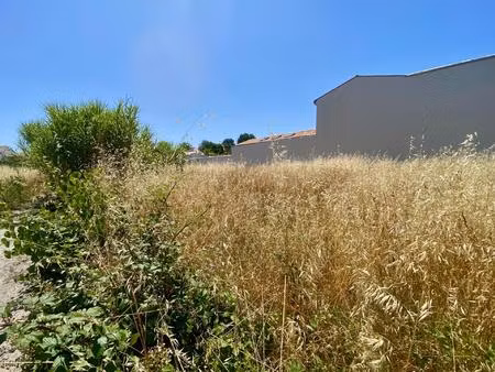 terrain emplacement privilegie a deux pas des commerces - du littoral - du parc d'angoulin