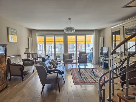 magnifique duplex au dernier étage plein centre ville