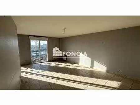 t3. vue loire  immeuble récent
