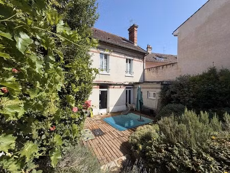 exclusivité - auxerre  aux portes du centre-ville - maison de caractère de 160 m²