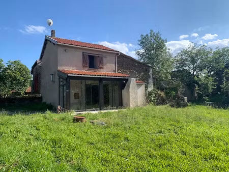 maison en pierres avec jardin  dépendance et forêts