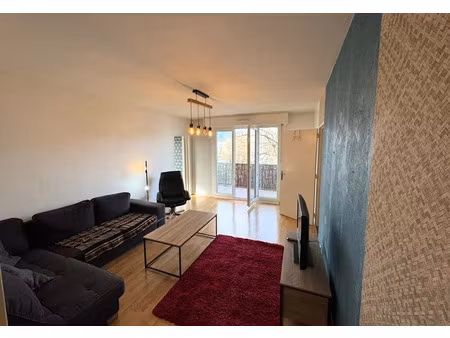 location appartement 4 pièces 83 m² à ferney-voltaire (01210)  1 750 €