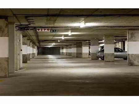 garage fermé  place des jardins de baseilles  erpent