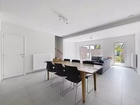 maison neuve avec 3 chambres et jardin dans un secteur calme
