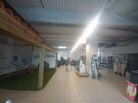 location bureaux et commerces à la roche-sur-yon (85000) : à louer / 400m² la roche-sur-yo