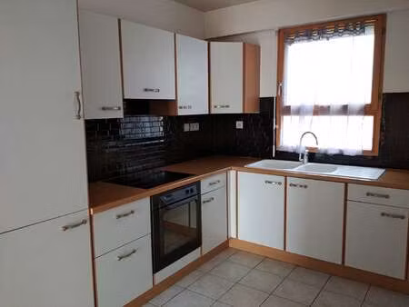location appartement 3 pièces à carentan-les-marais (50500) : à louer 3 pièces / 74m² care
