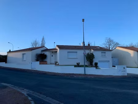 location maison 5 pièces 118.38 m² à la roche-sur-yon (85000)  970 €