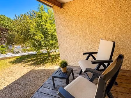 location studio dans un domaine avec piscine