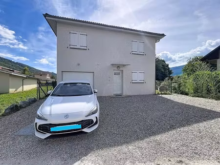 location maison 5 pièces 107 m² à le versoud (38420)  1 500 €