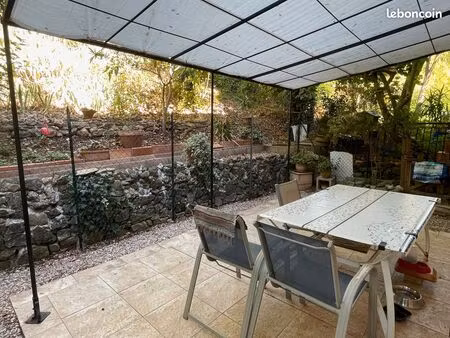 maison de village sur gonfaron composée de deux appartements t3 + une cuisine d'été + un g